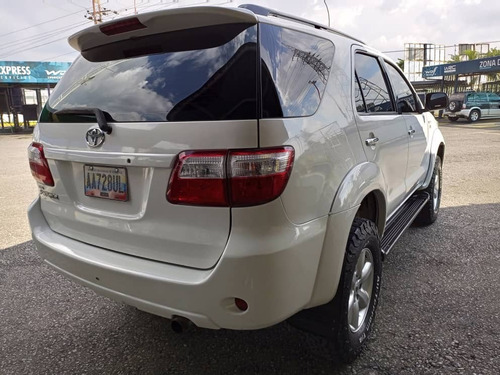 Imagen 6 de 16 de Toyota Fortuner Sr