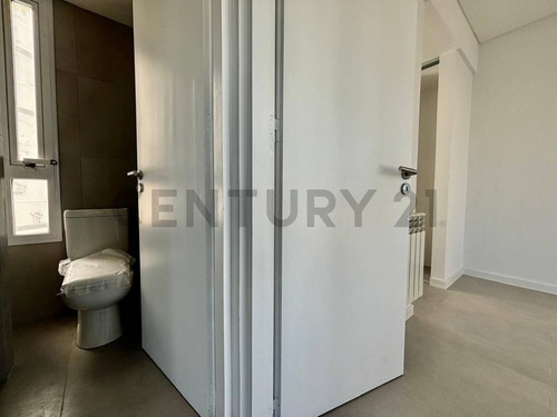 23 Y 50. Departamento En Venta A Estrenas 2 Dormitorios , La Plata Parque San Martin.-