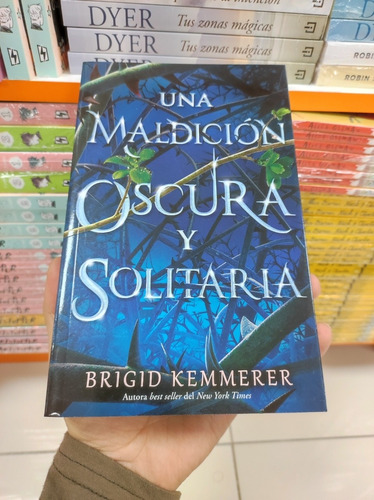 Libro Una Maldición Oscura Y Solitaria - Brigid Kemmerer