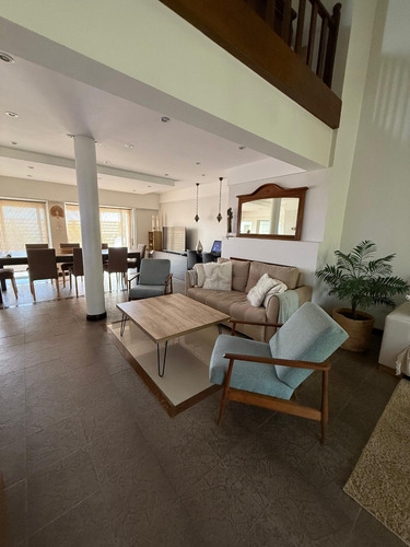 Venta- Casa 4 Ambientes - Barrio San Carlos
