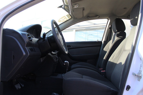 Imagen 11 de 13 de Chevrolet Aveo 2014