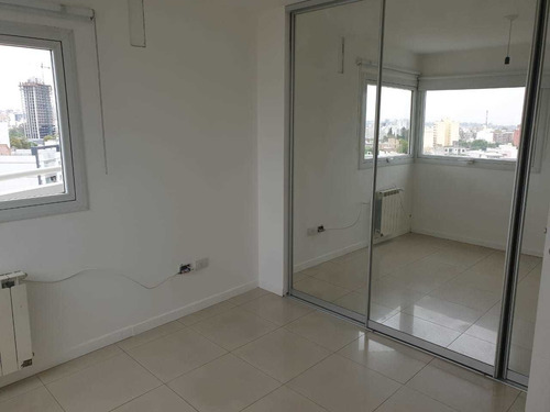 Imagen 4 de 11 de Departamento Dos Dormitorios - En Venta - Barrio General Paz - Torres Miracielos