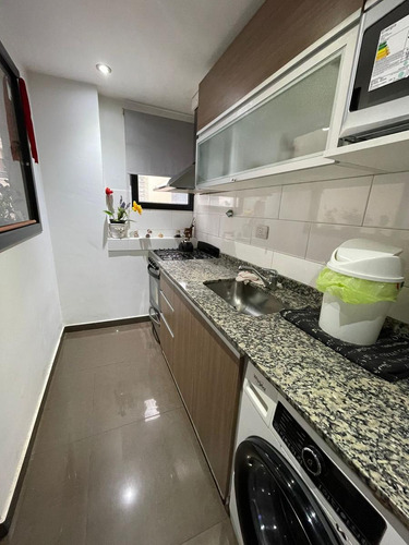 Departamento En Venta De 3 Ambientes Con Balcón Y Espacio Guardacoche- Wilde