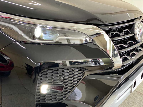 Imagem 10 de 14 de Toyota Hilux Sw4 2.8 Srx 4x4 7 Lugares