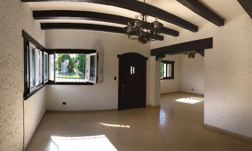 Imagen 6 de 17 de Chalet Cuatro Ambientes Con Dependencia De Servicio