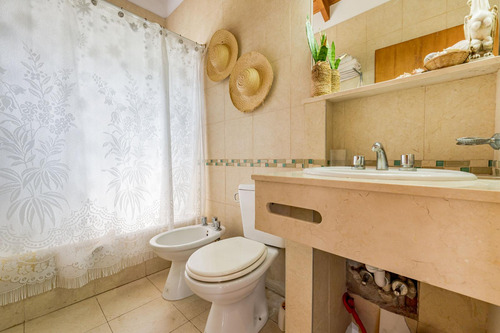 Venta/permuta - Casa - 2 Dormitorios - Solares De Carcaraes, Iriondo