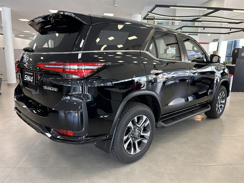 Toyota Hilux SW4 2.8 D-4D TURBO DIESEL DIAMOND 7L 4X4 AUTOMÁTICO