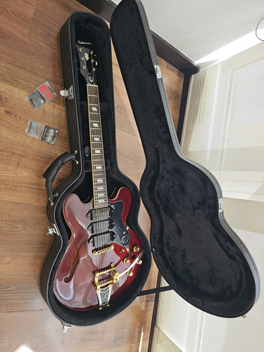 EpiPhone Riviera Custom P93 En Vino Tinto Con Estuche Duro (Usado)