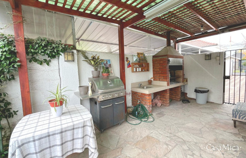 Casa 100% Remodelada 3d+3b Con Piscina Y Amplio Jardín-ñuñoa