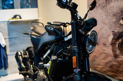 Moto Husqvarna Svartpilen 401 400 2023 0km Urquiza Motos
