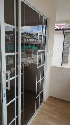 Hermosa Casa Por Estrenar Totalmente Independiente Y Para Entrega Inmediata, En El Valle De Los Chillos, A 5 Min. Del Colibrí, En La Urb. Banco De Fomento, Gestionamos Tu Crédito. Acabados De Lujo.