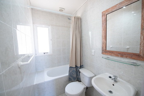 Casa En Arriendo Año Corrido En Avenida Del Mar, Maitencillo