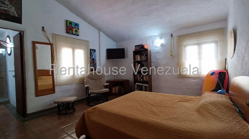 Hermosa Casa Con Excelentes Acabados, Ubicada En Una De Las Mejores, Zonas Del Trigal Norte, Cocina Equipada, Aires Acondicionados Y De Doble Nivel, Jardín Interno Con Jacuzzi, Balcón En La Habitación