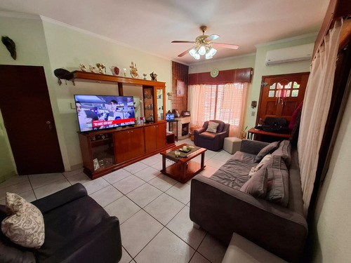 Casa 6 Ambientes Venta Gonzalez Catan Con Pileta