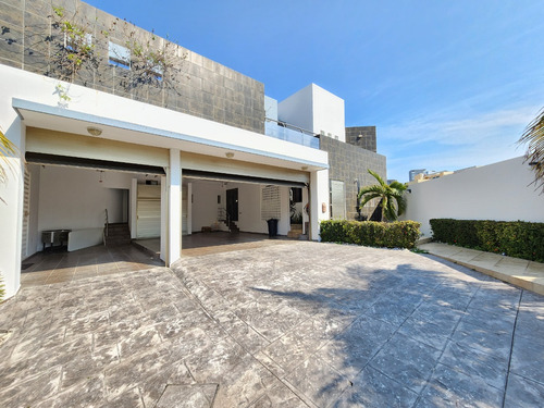 Casa Residencia De 5 Habitaciones Ubicada En Residencial Playas Del Conchal, Riviera Veracruzana, Un Excelente Fraccionamiento Que Te Brinda La Seguridad Y Tranquilidad Que Tu Familia Y TĂș Se Merecen.