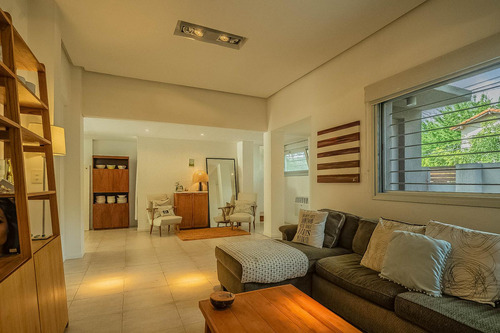 En Venta V. Lopez Divina Casa De 3 Dorm Estudio/play Jardin