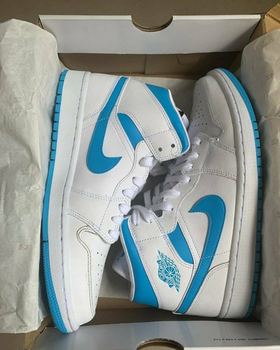 Air Jordan 1 Mid Unc