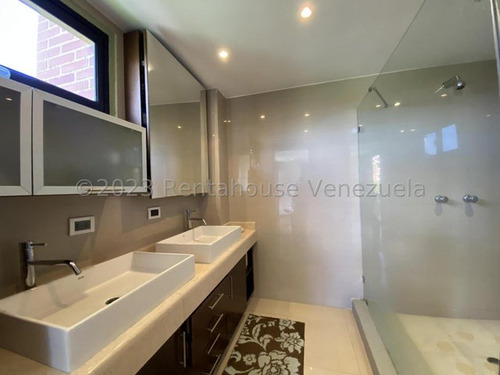 Apartamento De 351 M, En Alquiler En La Lagunita Country Club 25-18604