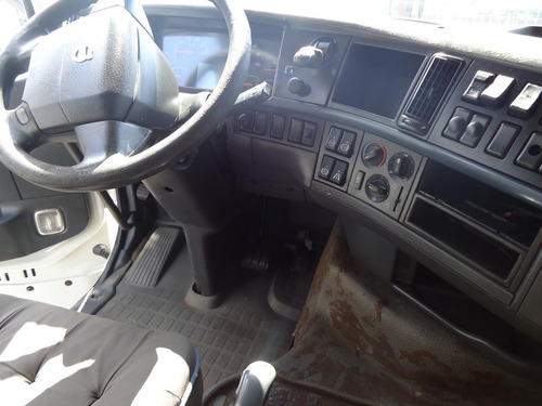 Imagem 11 de 15 de Volvo Fh 440 2010/11 6x2 Teto Alto Automatico