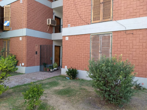 Venta De Departamento En Burzaco 4 Amb, Primer Piso, En Barrio Luz Y Fuerza.