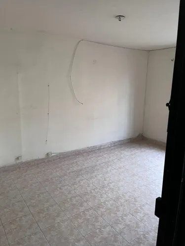 Edificio De 4 Pisos Con 3 Apartamentos Y Un Local