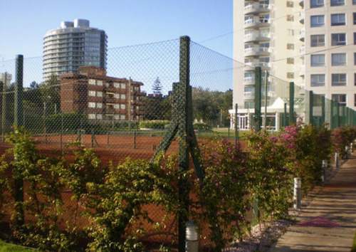 A Pasos De Playa Brava Y Con Los Mejores Amenities.- Ref: 1443