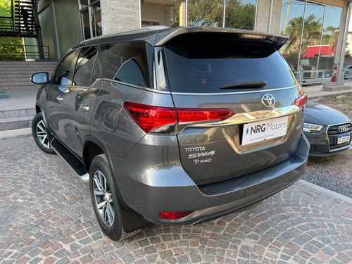 Imagen 7 de 15 de Toyota Hilux Sw4 Tdi Srx At L16 2018
