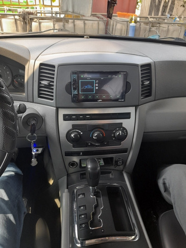 Imagen 9 de 15 de Jeep Grand Cherokee 3.7 Laredo V6 65° Aniversario 4x2 Mt