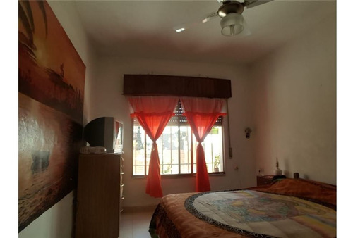 Casa 3 Dormitorio Patio Seco Y Amplio Jardin