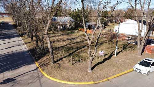 Imagen 1 de 8 de Terreno Céntrico En Venta Del Carril.