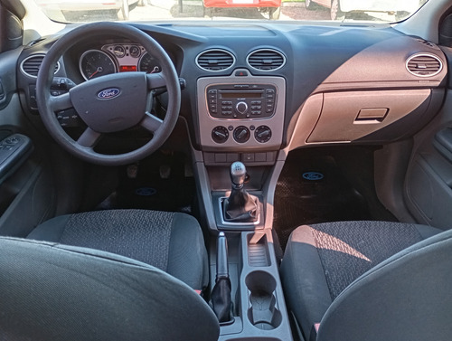 Ford Focus 1.6 Exe Style 4p