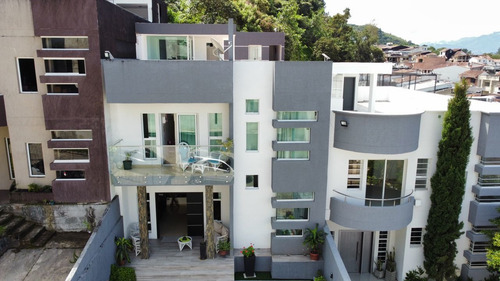 Imagen 18 de 20 de Cf. Se Vende Casa Minimalista En Colinas De Pirineos