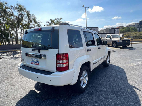 Imagen 6 de 15 de Jeep Cherokee Liberty Limited 4x4