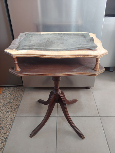 Antigua Mesita De Cedro 48 X 37cm Con Detalles Marrón (Usado)