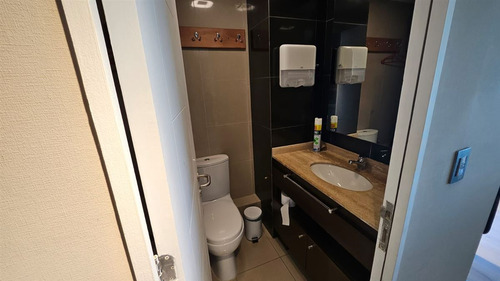 Oficina En Venta En Concepción , 3 Estacionamientos Y 3 Bod