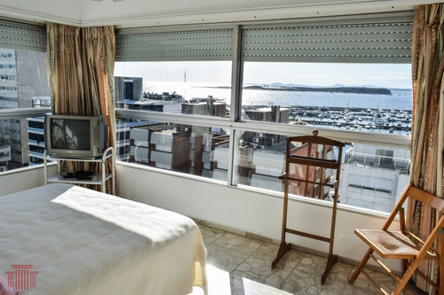 Apartamento En Punta Del Este , Península Con Vista Al Puerto Y Playa Mansa- Ref: 13424