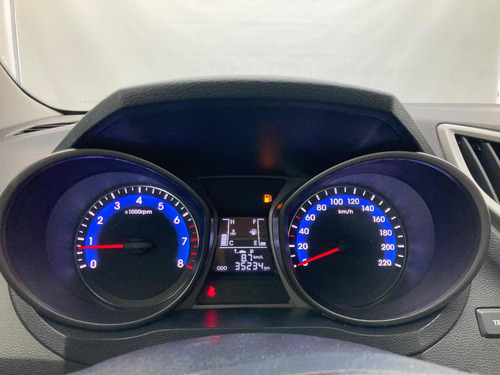 Imagem 9 de 10 de Hyundai Hb20s 2018 1.6 Comfort Plus Flex 4p