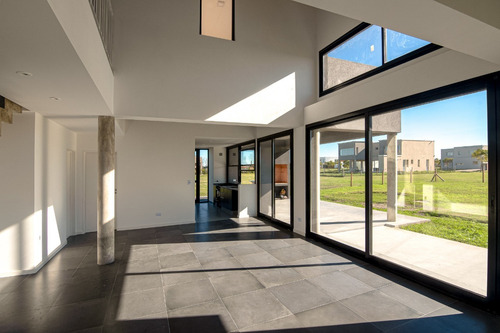 Venta De Casa 4 Ambientes En Puertos De Escobar
