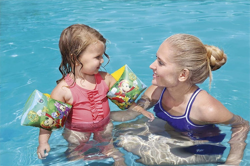 Imagen 4 de 5 de Flotadores De Brazos De Mickey Mouse Para Niños Piscina