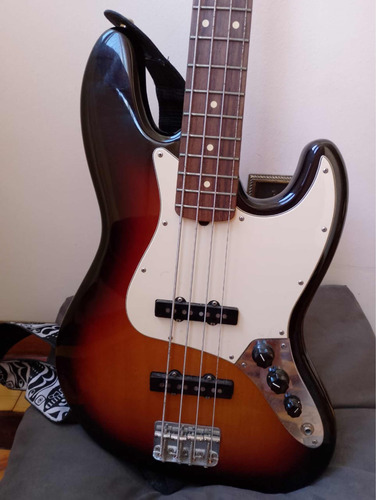 Baixo Fender Jazz Bass American Special