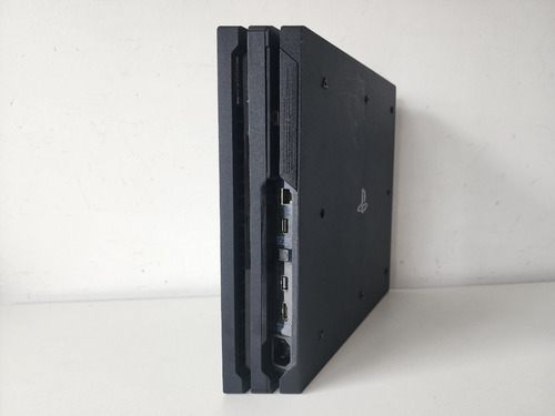 Imagen 5 de 8 de Sony Playstation 4 Pro 1tb + 1 Control, Cables Y 2 Juegos