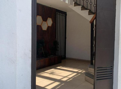 Edificio De 3 Niveles Excelente Ubicación
