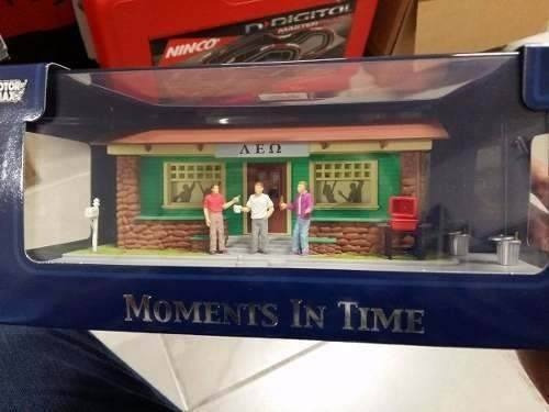 Motor Max Diorama Moments In Time Fraternidad Escala 1:43