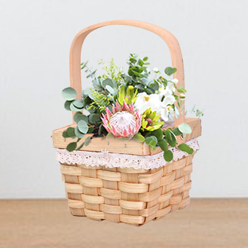 Canasta De Canasta A Mano Con Canasta De Flores De Canasta