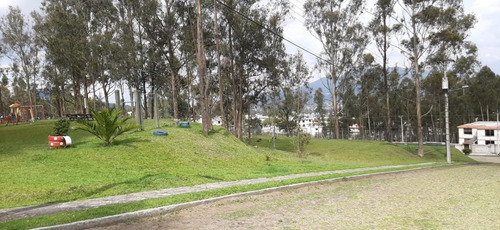 Bonito Lote Sector Conocoto - En Urbanización Cerrada - Vista