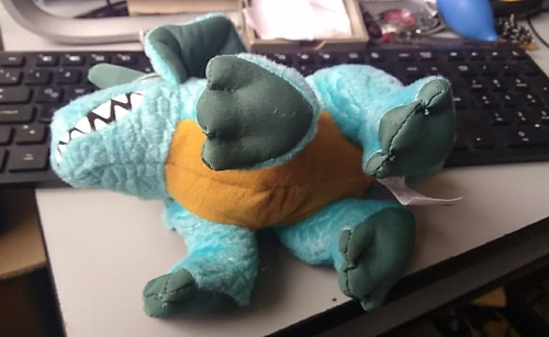 2014 Hasbro Jurassic World Triceratops Plush 21 Cms (Usado)