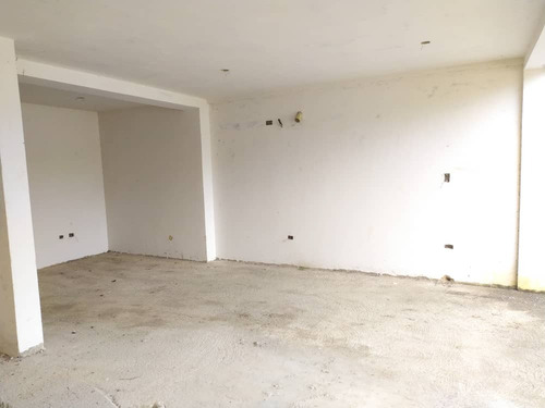 Town House En Venta En Obra Gris Ubicado En Residencias Vista Al Golf Urb Villas De San Diego Country Club. St