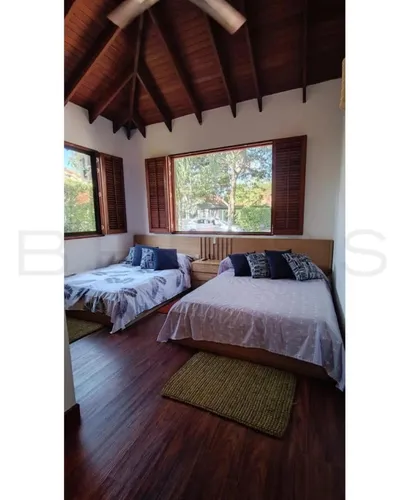 Casa En Venta En Nilo. Cod V7051