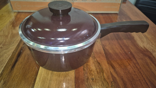 Olla Cacerola Essen Bordó (Usado)