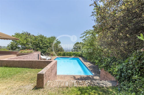 Casa En Venta De 6 Dorm. En Las Condes